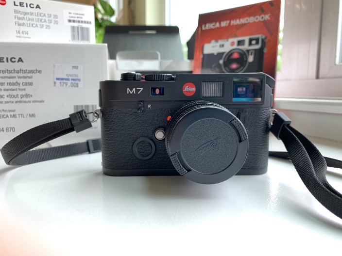 Leica M7 0.72 black body with accessories, barely used